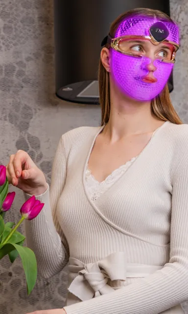 Máscara de luz led. Foreo. Color púrpura o violeta. TodaGlamour